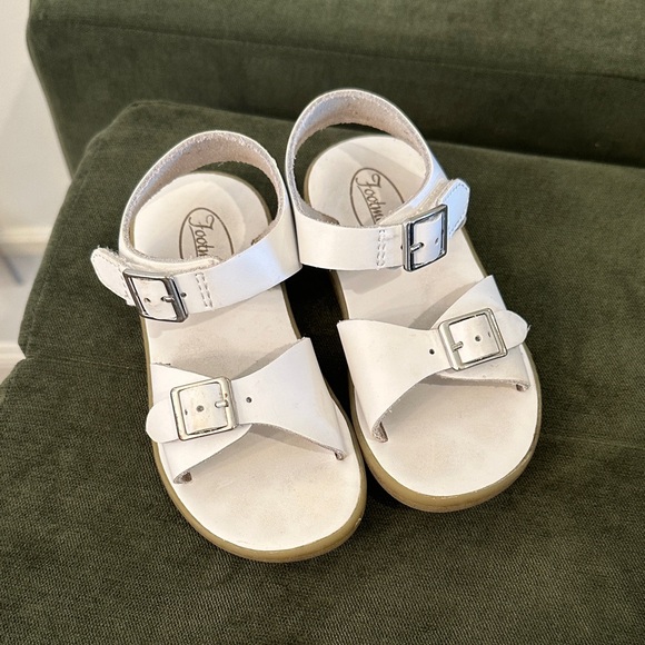 FootMates Other - Footmates Sandals, size 8!